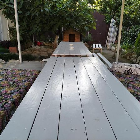 Guest House On Shakirbay 11 Sukhumi Ngoại thất bức ảnh