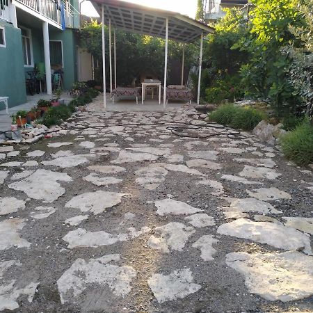 Guest House On Shakirbay 11 Sukhumi Ngoại thất bức ảnh