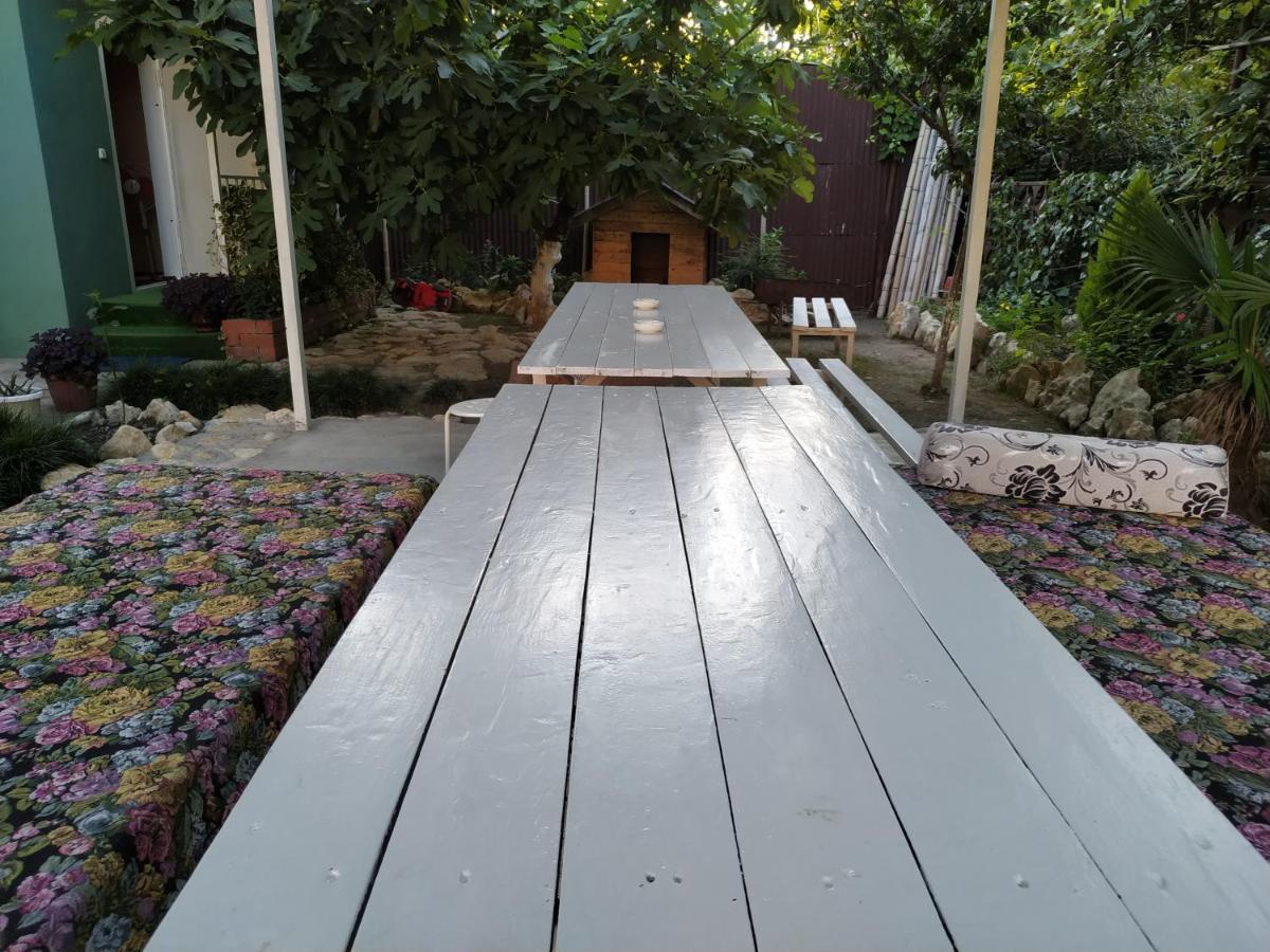 Guest House On Shakirbay 11 Sukhumi Ngoại thất bức ảnh