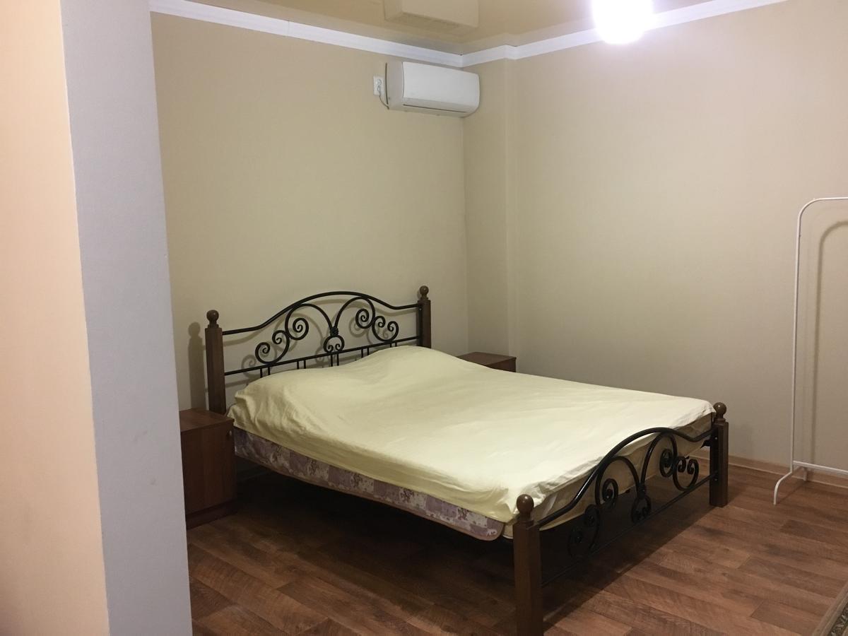 Guest House On Shakirbay 11 Sukhumi Ngoại thất bức ảnh