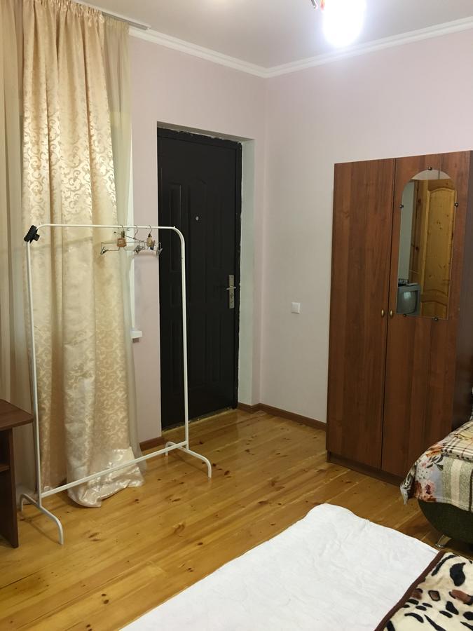 Guest House On Shakirbay 11 Sukhumi Ngoại thất bức ảnh