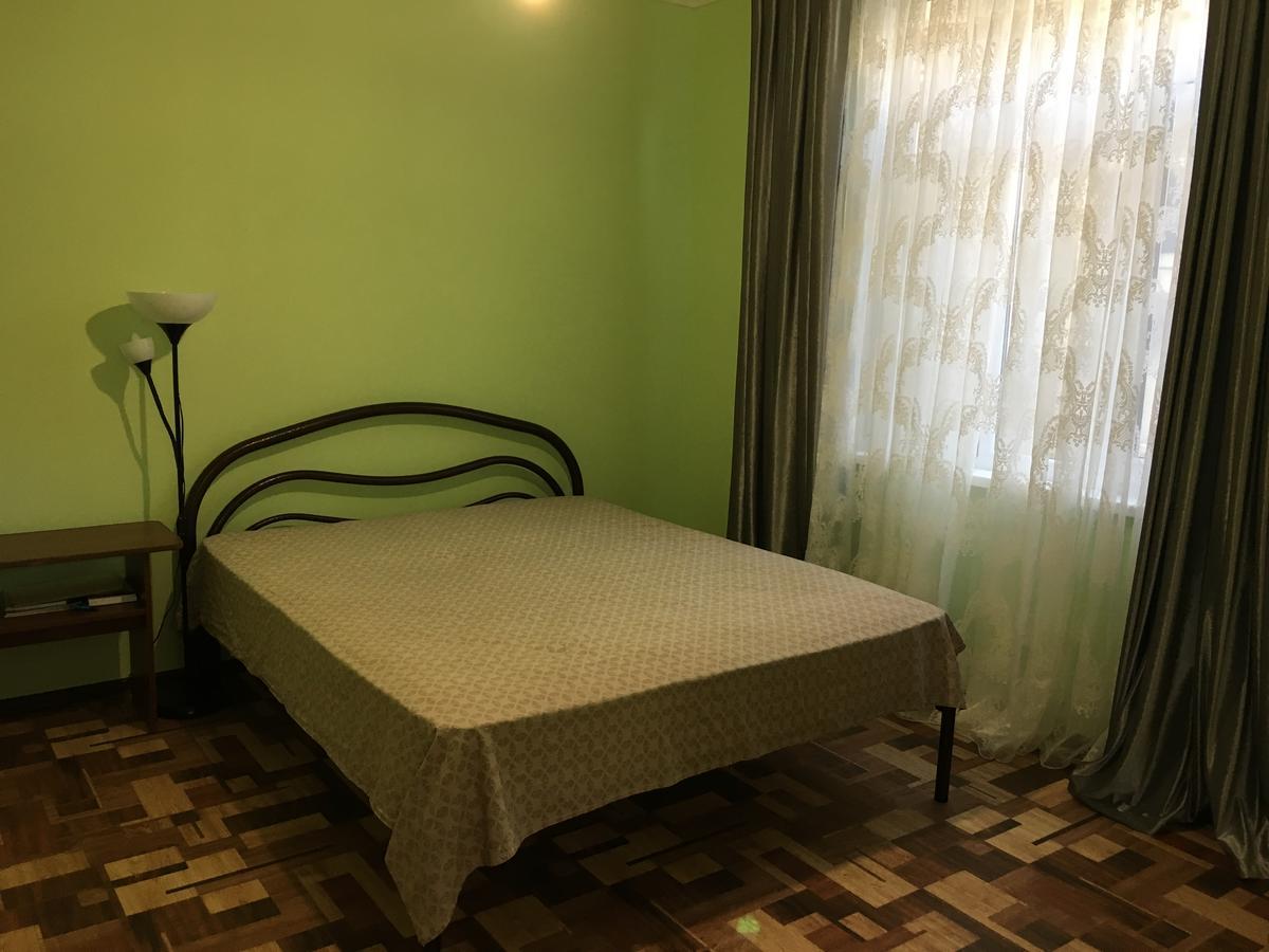 Guest House On Shakirbay 11 Sukhumi Ngoại thất bức ảnh