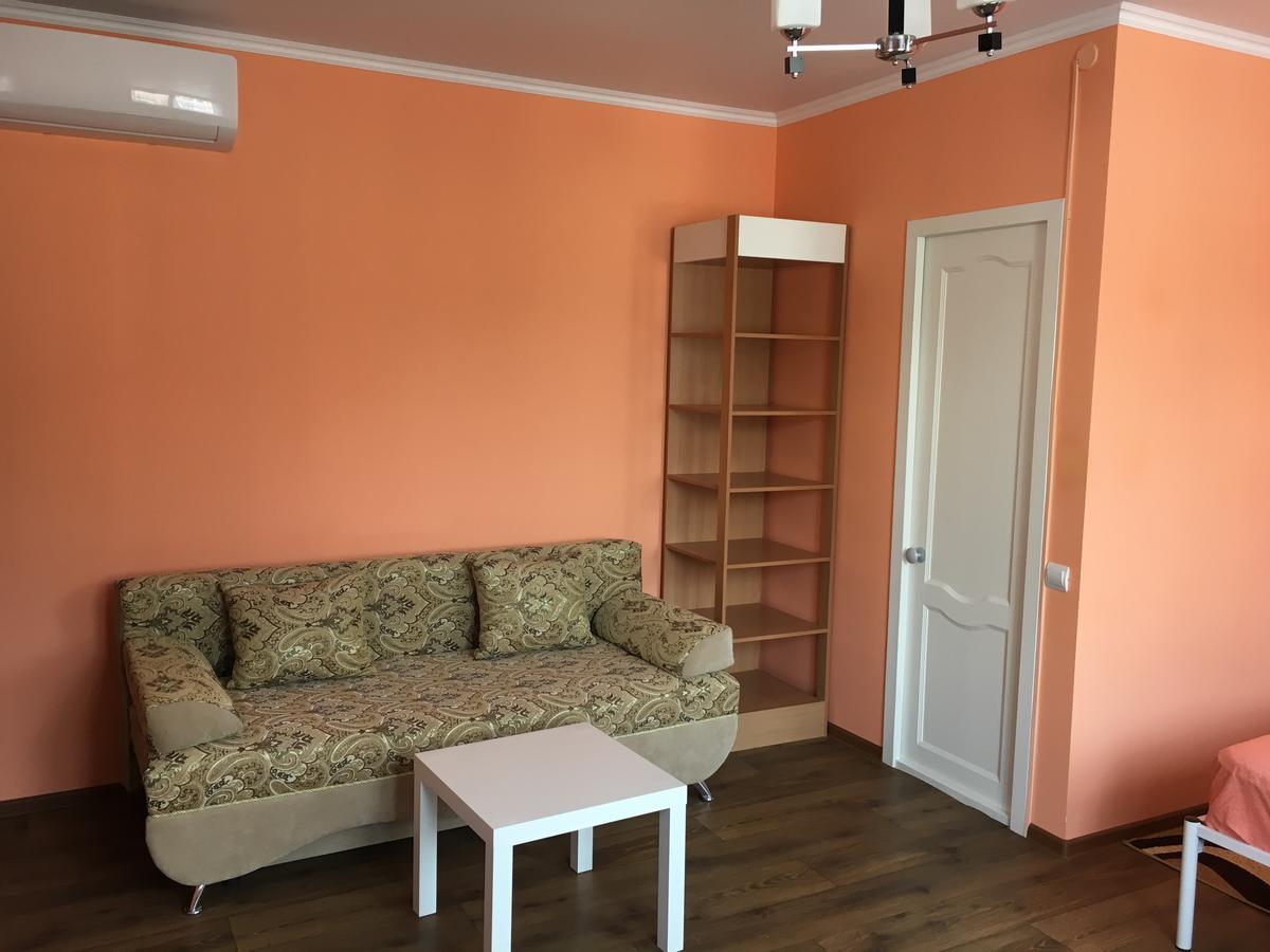 Guest House On Shakirbay 11 Sukhumi Ngoại thất bức ảnh