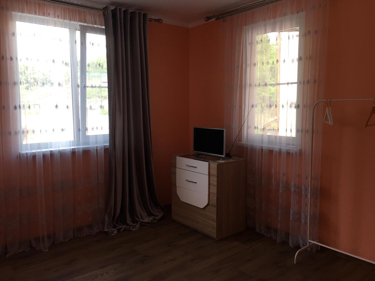 Guest House On Shakirbay 11 Sukhumi Ngoại thất bức ảnh